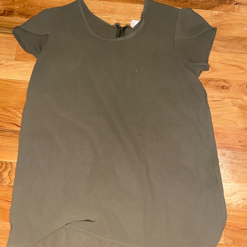 Green cute T shirt.